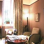 Hotel Les Jardins Du Luxembourg Paris