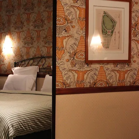 Les Jardins Du Luxembourg Hotell 4*